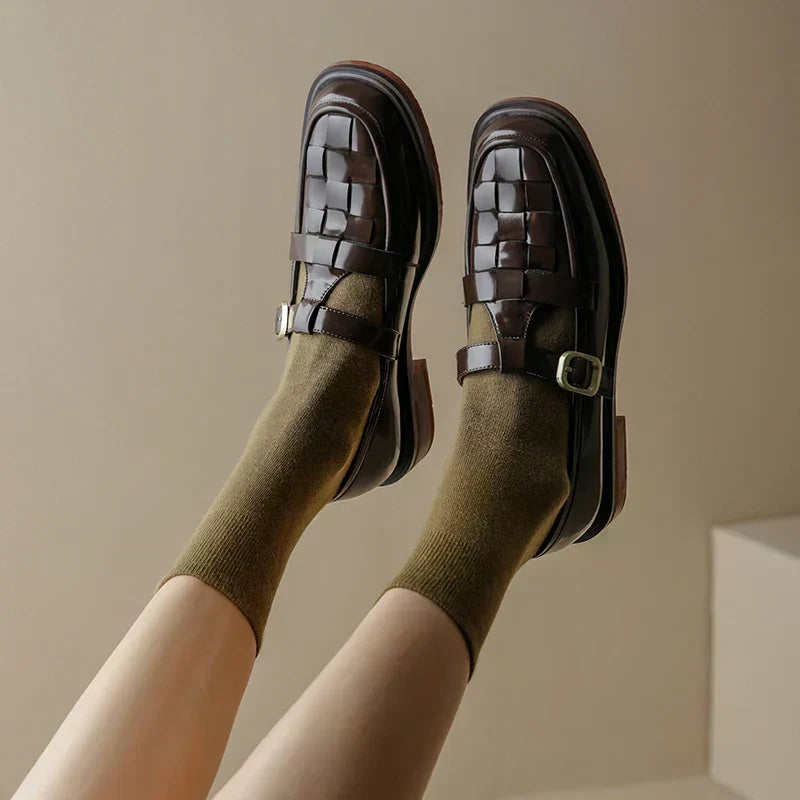 ISAVA | VINTAGE-STYLE RETRO FLATS